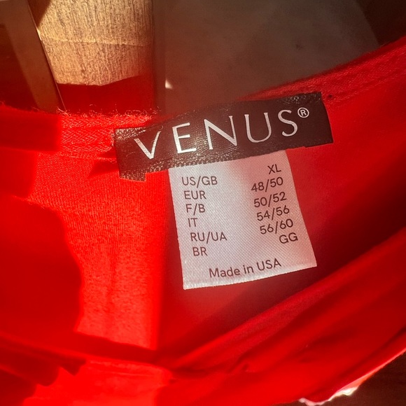 Cold shoulder red top - Picture 4 of 5